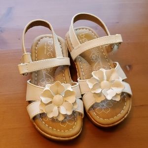 White flower BOC sandles